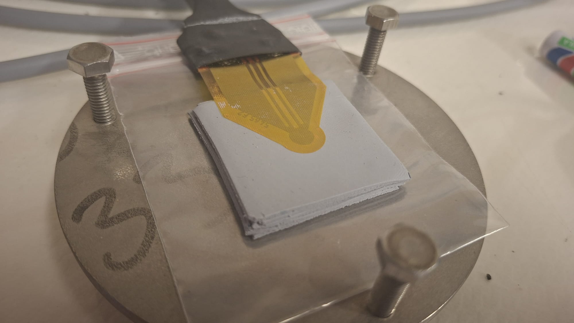 Mesure de la conductivité thermique d’un TIM par HotDisk® (photo Sirris) 