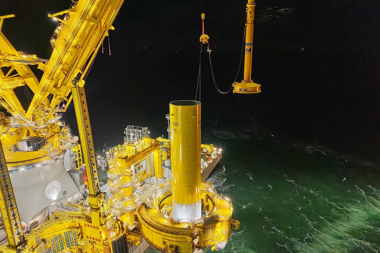 RWE installs the first monopile foundation for the OranjeWind offshore wind farm