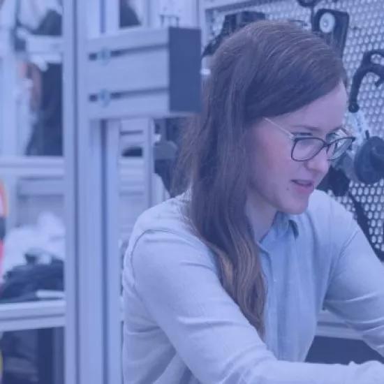 A woman working in a flexible production environment